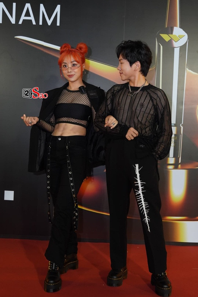 Tinh chuyen gioi cua Miko Lan Trinh lan dau khoe nguc moi phau thuat-Hinh-3