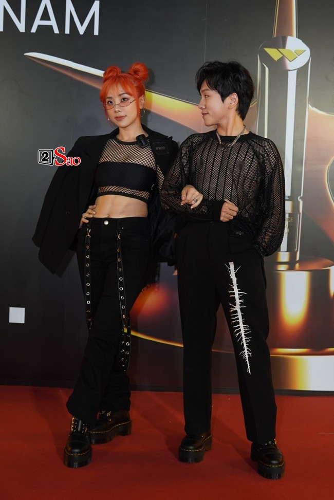 Tinh chuyen gioi cua Miko Lan Trinh lan dau khoe nguc moi phau thuat-Hinh-2