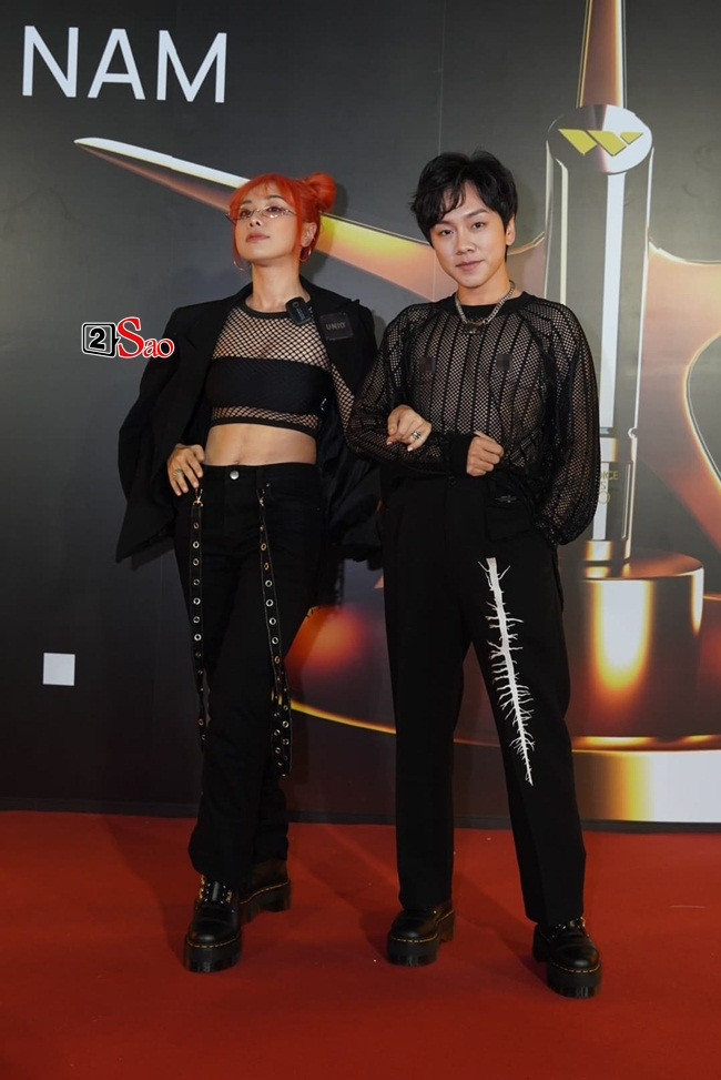 Tinh chuyen gioi cua Miko Lan Trinh lan dau khoe nguc moi phau thuat