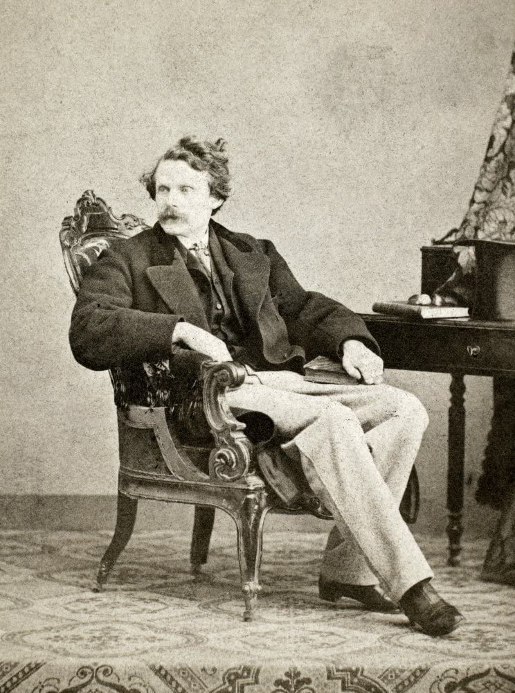 Peter Lamont Opines là người viết tiểu sử của nhà ngoại cảm Daniel. Người này viết rằng, ông Daniel là một trong những người đàn ông nổi tiếng nhất vào thời đại mà ông sinh sống.