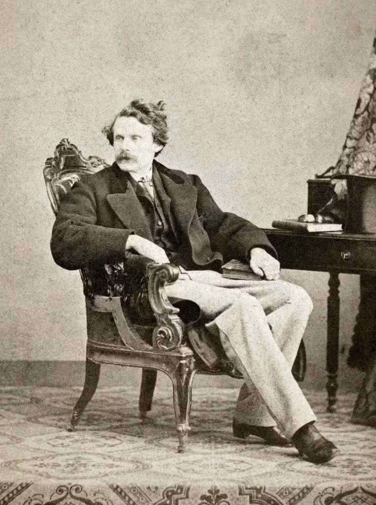 Peter Lamont Opines là người viết tiểu sử của nhà ngoại cảm Daniel. Người này viết rằng, ông Daniel là một trong những người đàn ông nổi tiếng nhất vào thời đại mà ông sinh sống.