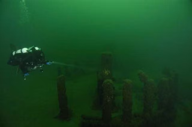 Theo các chuyên gia, cấu trúc bí ẩn nằm ở độ sâu 12,2m dưới lòng hồ Michigan. Phát hiện này nhanh chóng thu hút được sự quan tâm của công chúng.