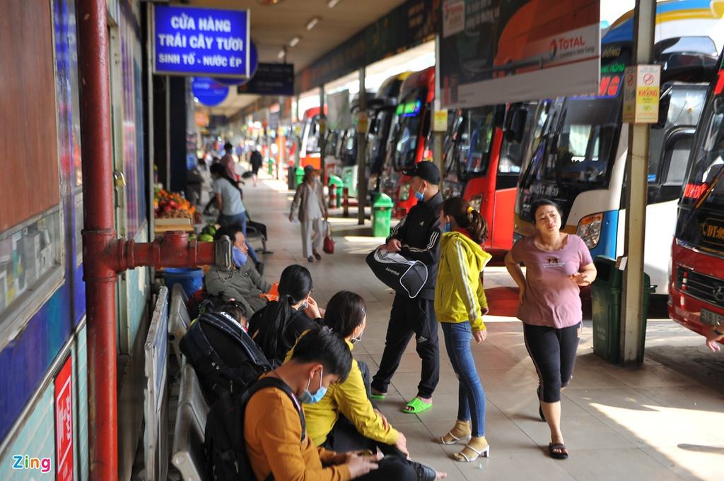 Cũng theo ông Chín, ban điều hành bến xe sẽ phối hợp ngành chức năng tăng cường giám sát, ngăn chặn và xử lý các trường hợp vi phạm trong lĩnh vực hoạt động vận tải hành khách đối với các chủ xe trong dịp Tết như: Tăng giá vé quá cao, xe dù, bến cóc, chèo kéo khách, giám sát nghiêm khung giá vé xe Tết không được tăng quá 60% so với ngày thường.