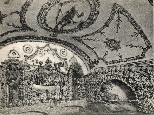 Bên trong nhà thờ Santa Maria della Concezione dei Cappuccini có khu hầm mộ chứa thi hài của khoảng 4.000 thầy tu dòng Capuchin.