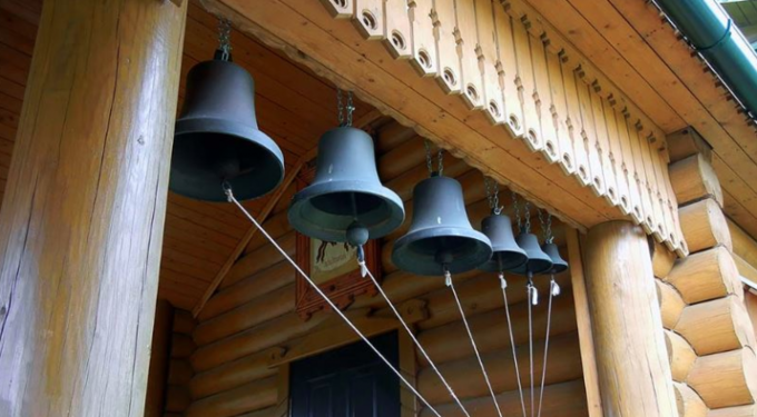 Theo quan niệm của người dân, việc xây dựng nhà thờ trong 1 ngày sẽ giúp họ tránh được những tai ương, thảm họa kinh hoàng, thường là dịch bệnh nguy hiểm. Người Nga gọi những nhà thờ hoàn thành trong 1 ngày là obydennaya tserkov (có nghĩa "nhà thờ một ngày").