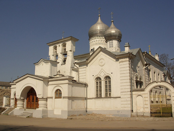 Một số công trình nổi tiếng được xây dựng trong giai đoạn này gồm: nhà thờ thánh Varlaam Khutynsky ở Pskov, nhà thờ Anastasia Uzoreshitelnitsa tại thành phố Mariinsk, Nhà thờ Thánh Simeon ở Veliky Novgorod.