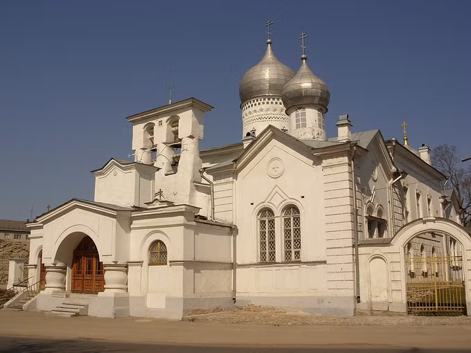 Một số công trình nổi tiếng được xây dựng trong giai đoạn này gồm: nhà thờ thánh Varlaam Khutynsky ở Pskov, nhà thờ Anastasia Uzoreshitelnitsa tại thành phố Mariinsk, Nhà thờ Thánh Simeon ở Veliky Novgorod.