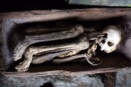 Quá trình ướp xác của người Ibaloi có thể kéo dài tới 2 năm. Điều này xuất phát từ việc các bước trong quy trình ướp xác khá phức tạp.