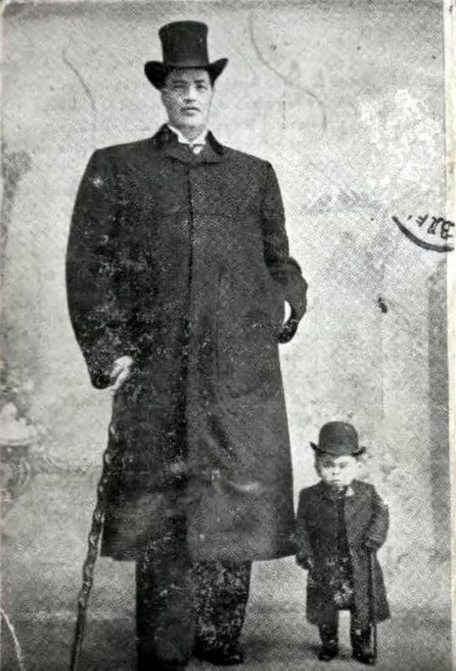 Trước năm 21 tuổi, Rainer là một người lùn có vóc dáng thấp bé. Năm 18 tuổi, ông chỉ cao gần 1,4m. Vào thời điểm đó, người lùn là những người có chiều cao dưới 1,5m. Với vóc dáng nhỏ bé này, Rainer bị quân đội từ chối khi nộp đơn gia nhập.