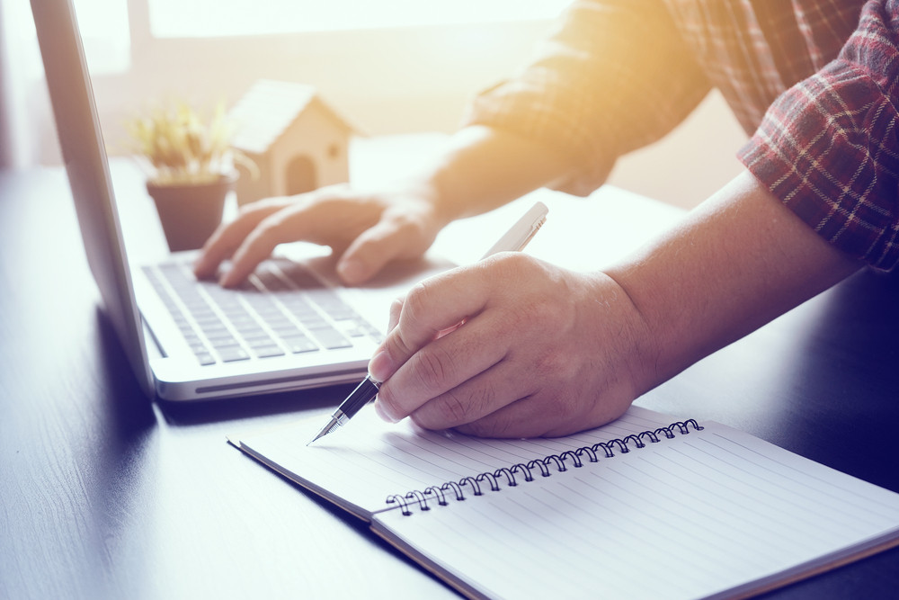 Một nghiên cứu năm 2005 chỉ ra rằng người thuận tay trái có một số ưu thế về sức khỏe. Họ có tỷ lệ mắc các bệnh thấp khớp và viêm loét thấp hơn so với những người thuận tay phải.