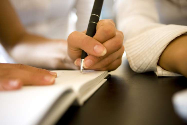 Thêm nữa, người thuận tay trái có thể thích ứng với những tình huống có tính thử thách tốt hơn. Một kết quả nghiên cứu chỉ ra nhóm người này có sự linh hoạt và trạng thái tinh thần tốt giúp họ dễ dàng thích nghi với những tình huống mới.