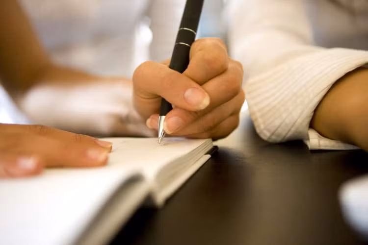 Thêm nữa, người thuận tay trái có thể thích ứng với những tình huống có tính thử thách tốt hơn. Một kết quả nghiên cứu chỉ ra nhóm người này có sự linh hoạt và trạng thái tinh thần tốt giúp họ dễ dàng thích nghi với những tình huống mới.