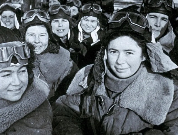 Chân dung những nữ phi công quả cảm của Liên Xô thực hiện các cuộc ném bom nhằm vào các mục tiêu của phát xít Đức vào các buổi tối trong năm 1941.