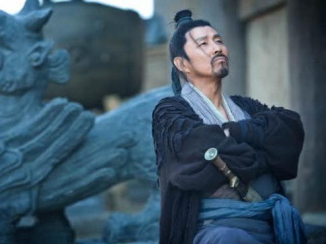 Theo đó, Lưu Bang buộc phải ra lệnh cho quân sĩ rút lui để bảo toàn tính mạng. Cùng ngồi chung xe tháo chạy với ông hoàng này có cả con trai và con gái.