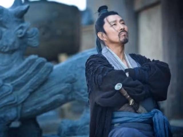 Theo đó, Lưu Bang buộc phải ra lệnh cho quân sĩ rút lui để bảo toàn tính mạng. Cùng ngồi chung xe tháo chạy với ông hoàng này có cả con trai và con gái.