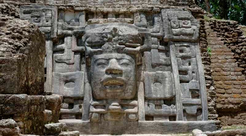 Sau khi phát hiện, chiếc mặt nạ cao bằng một người lớn được chôn lại xuống đất để bảo tồn nó không bị hư hại thêm.