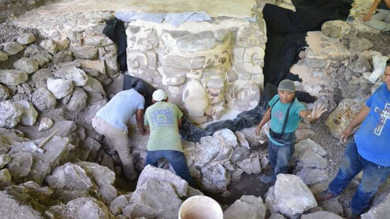 Những hình chạm nổi tương tự được các chuyên gia tìm thấy ở Acanceh và Izamal. Tuy nhiên, đây là lần đầu tiên các chuyên gia khai quật được mặt nạ của người Maya ở Ucanha.