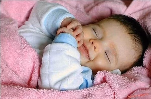 Sai lam khi u am cho tre trong ngay lanh can tranh ngay