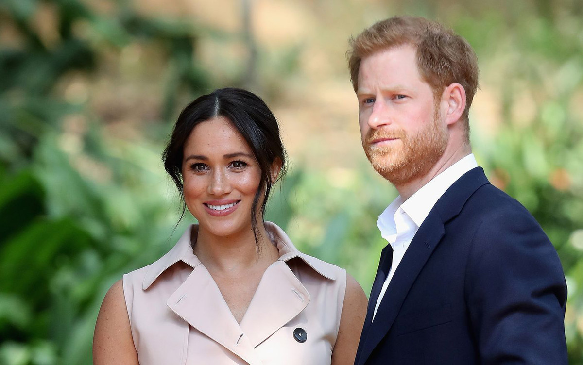 Vợ chồng hoàng tử Harry - Meghan Markle gây xôn xao dư luận khi chính thức rời Hoàng gia Anh kể từ ngày 31/3/2020. Theo đó, con của thái tử Charles kể từ đó giữ tước hiệu công tước xứ Sussex. Với quyết định này, vợ chồng công tước Harry chính thức từ bỏ quyền lợi và trách nhiệm đối với hoàng gia Anh.