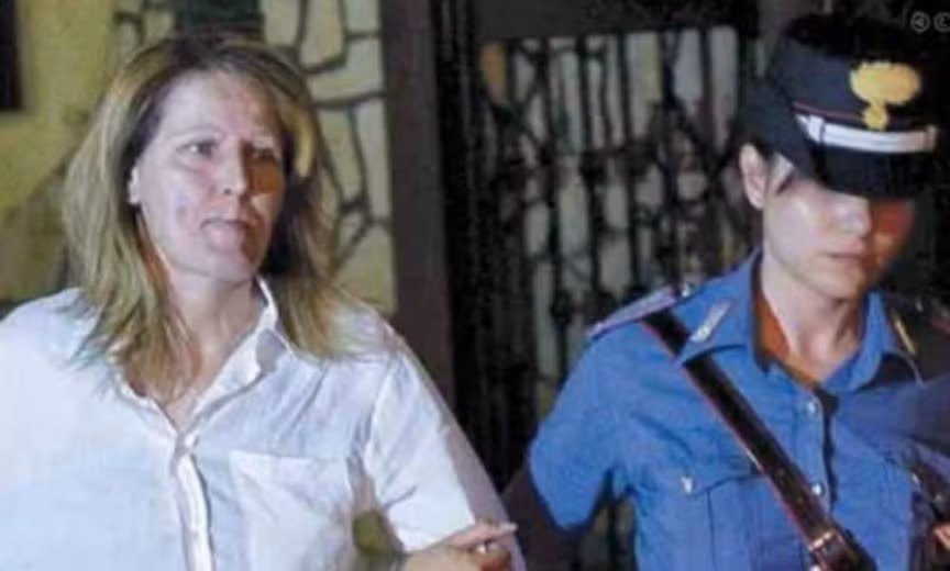 Không những vậy, D’Alterio còn thiết lập mối quan hệ chặt chẽ với các phe phái trong băng đảng mafia Camorra trong lĩnh vực kinh doanh hàng giả, xử lý chất thải và xây dựng.