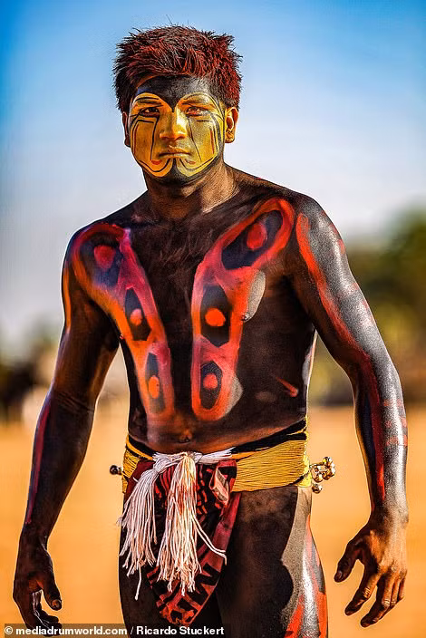 Các thổ dân ở các bộ lạc tại Brazil nỗ lực bảo vệ môi trường tự nhiên vì đây là "mái nhà" của họ trong suốt nhiều thế kỷ.