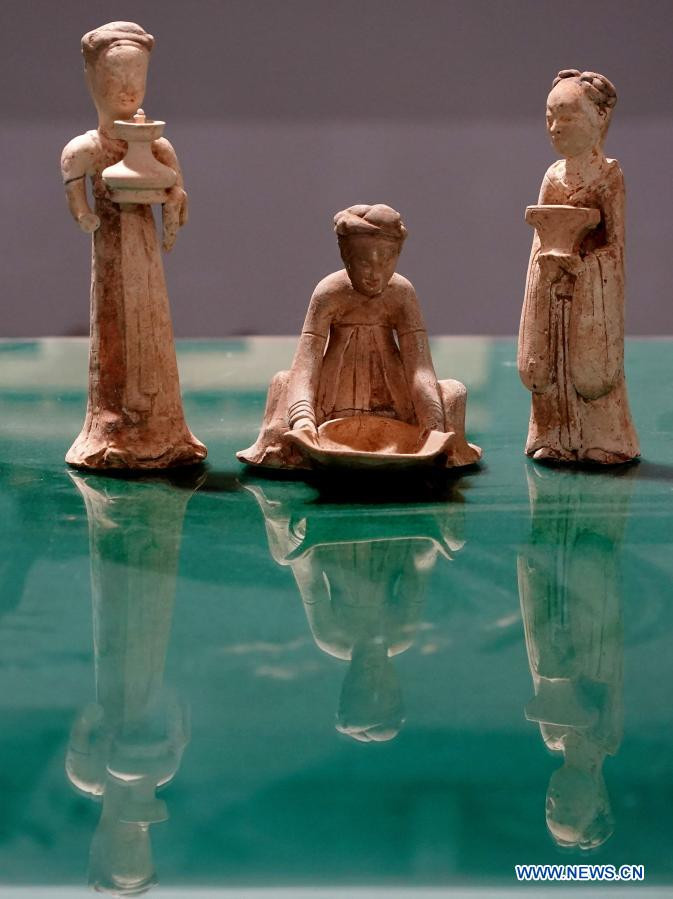 Tiến sĩ Jiao Peng, giám đốc bộ phận khai quật của Viện Di tích văn hóa và khảo cổ học An Dương, cho hay một di thư được tìm thấy trong ngôi mộ hé lộ người được mai táng tại đây thuộc về một cặp vợ chồng có tên Qu Qing.