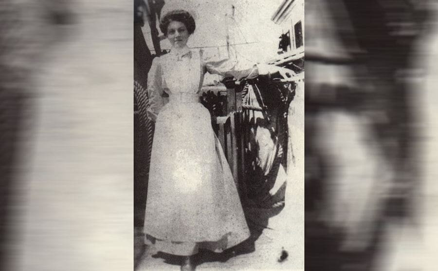 Khi lên xuồng cứu sinh, Jessop suýt chết khi chiếc xuồng bị hút vào chân vịt của con tàu HMHS Britannic đang chìm. Trong tình huống nguy cấp đó, nữ y tá vội vã nhảy xuống nước và đầu đập vào thân tàu.