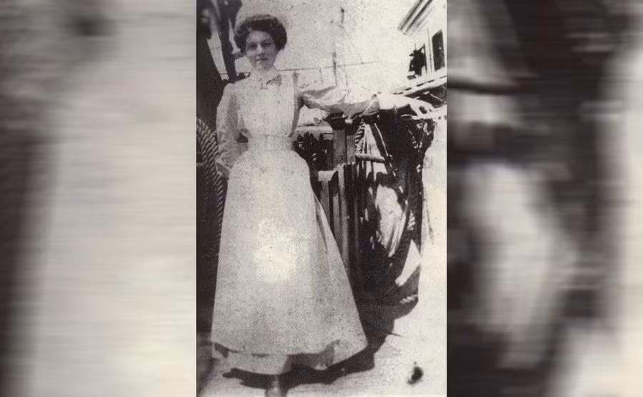 Khi lên xuồng cứu sinh, Jessop suýt chết khi chiếc xuồng bị hút vào chân vịt của con tàu HMHS Britannic đang chìm. Trong tình huống nguy cấp đó, nữ y tá vội vã nhảy xuống nước và đầu đập vào thân tàu.