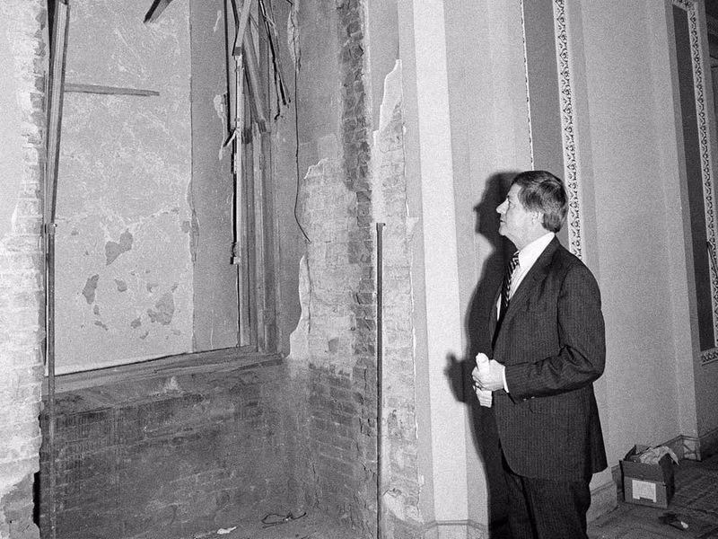 Trước khi vụ nổ bom xảy ra, một người gọi điện đến cơ quan chức năng tự xưng là thành viên của "Đơn vị kháng chiến có vũ trang" và nói rằng một quả bom được đặt để phản đối các hành động quân sự của Mỹ ở Grenada và Lebanon.