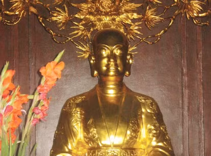 Thiền sư có công xây dựng chùa Quỳnh Lâm là Nguyễn Minh Không.