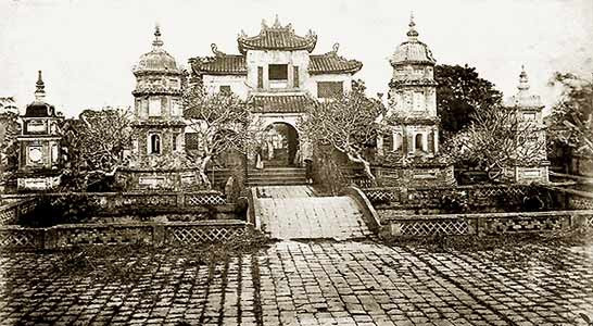 "An Nam tứ đại khí" từng là niềm tự hào, phản ánh khát vọng to lớn của người Việt. Đáng tiếc là đến nay cả 4 bảo vật đều không còn. Khi đem quân sang xâm lược nước ta năm 1408, quân Minh đã phá các bảo vật trên để lấy đồng đúc súng.