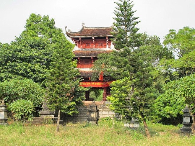 Chùa Quỳnh Lâm được xây dựng ở xã Hà Lôi, huyện Đông Triều, tỉnh Quảng Ninh. Bia chùa Quỳnh Lâm chép rằng tượng Phật ở đây cao 6 trượng (20 m), đứng ở bến đò Triều Đông xa gần 5 km còn trông thấy rõ.