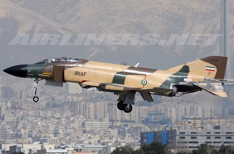 Sau cuộc Cách mạng Hồi giáo Iran (1979), toàn bộ số máy bay chiến đấu F-4D/E được đưa vào biên chế Không quân Cộng hòa Hồi giáo. Dù vấp phải lệnh cấm vận lớn từ Mỹ, song suốt hàng chục năm qua Iran vẫn duy trì hoạt động tốt số F-4D/E này. Thậm chí, họ còn nâng cấp chúng với radar do Trung Quốc chế tạo, trang bị tên lửa hành trình diệt hạm nội địa.