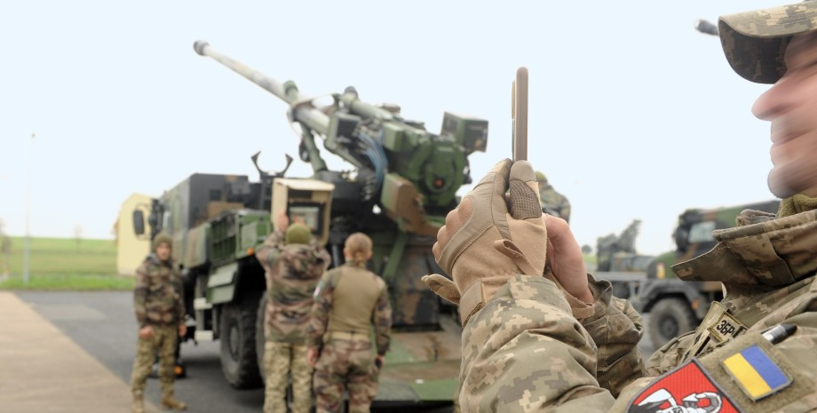 Ryumshin là một trong những chỉ huy chiến đấu dày dạn kinh nghiệm nhất của Lực lượng Vũ trang Ukraine (AFU) với hơn một năm phục vụ trong các vị trí chỉ huy ở hai lữ đoàn chiến đấu. Trước khi chỉ huy Lữ đoàn 155, Ryumshin là Lữ trưởng của Lữ đoàn bộ binh cơ giới số 47. Ông đã bị cách chức khi không thể giữ được các khu vực ở phía đông Avdiivka hồi đầu năm nay.