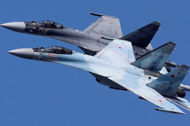 Bản thân chiến đấu cơ Su-35, cũng chỉ mới được đưa vào biên chế trong Không quân Nga từ năm 2014, và Nga cũng tích cực tiếp thị loại chiến đấu cơ này cho các quốc gia có nhu cầu; đặc biệt khi Algeria cần tìm một loại chiến đấu cơ chiếm ưu thế trên không mạnh hơn. 