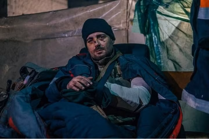 Với quyết tâm cao giành quyền kiểm soát Nhà máy thép Azovstal, do đó, nếu Quân đội Ukraine tại Nhà máy thép Azov vẫn chọn cách chống trả, thì không thể loại trừ khả năng Quân đội Nga, sẽ sử dụng các chiến thuật đặc biệt.