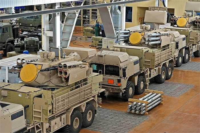 Sở dĩ Nga có thể tăng cường năng lực sản xuất các loại vũ khí trong điều kiện chiến tranh, là do phần lớn lãnh thổ Nga đang trong tình trạng hòa bình, không bị ảnh hưởng bởi cuộc chiến cộng với những đơn hàng khổng lồ. Do vậy, năng lực sản xuất tăng vọt cũng là điều bình thường. 