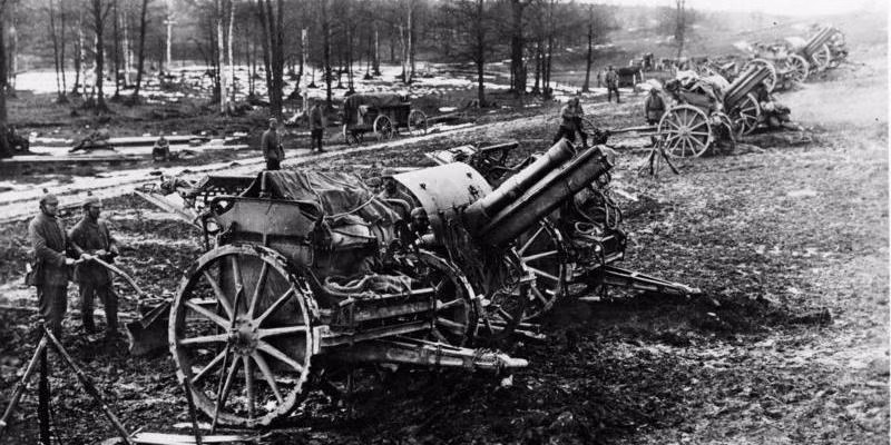 Từ Thế chiến thứ nhất, khu vực này là nơi được cho là đã làm đổ máu nhiều người Nga. Trong trận Verdun trong Chiến tranh thế giới thứ nhất, Quân đội Pháp đã sử dụng tập đoàn pháo binh Meuse liên tục bắn phá quân Đức, đang tấn công vào trận địa phòng ngự kiên cố; cuối cùng quân Đức bị tổn thất nặng nề.