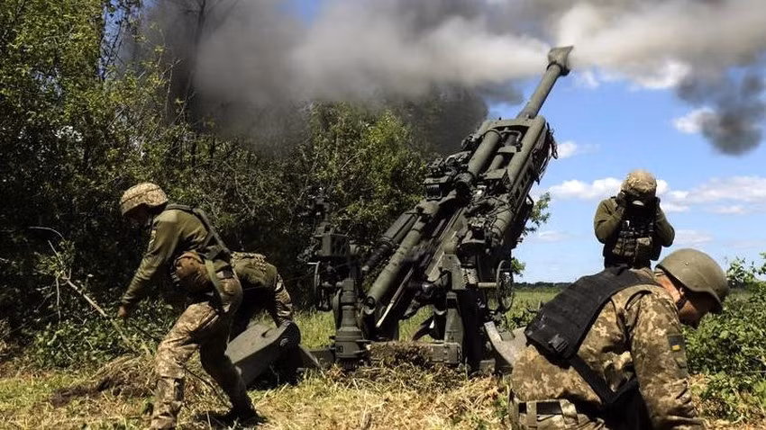 Quân đội Nga cũng không thể tiến hành vượt sông Bắc Donetsk từ những nơi khác, và pháo binh Ukraine đã đánh một số trận, phá hủy các phương tiện vượt sông Bắc Donetsk của quân Nga. Vì vậy, một thế trận bế tắc đã hình thành trên tuyến Sieverodonetsk -Lisichansk.