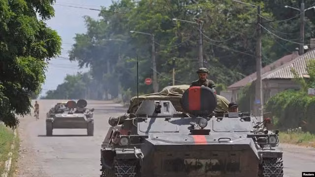 Điều này cũng đúng ở Sieverodonetsk -Lisichansk, khi Sieverodonetsk là "đê chắn sóng" của Quân đội Ukraine, chịu tác động tấn công trực tiếp của Quân đội Nga. 