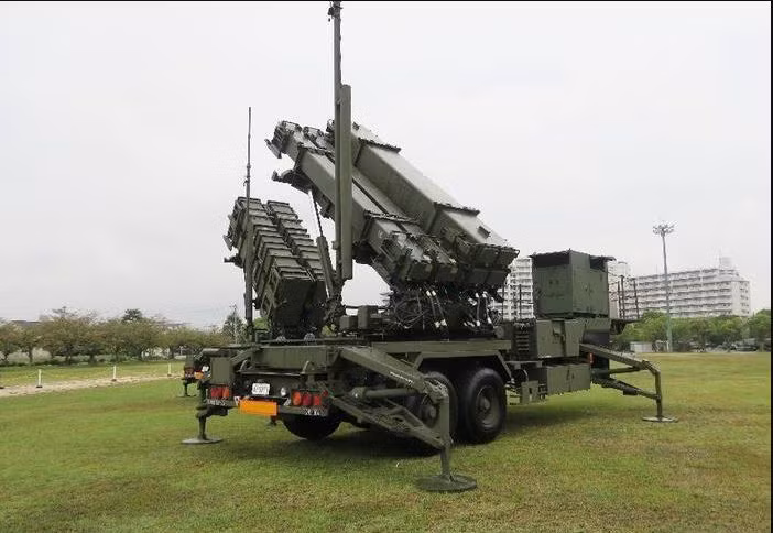 Sau đó các nước phương Tây bắt đầu viện trợ quân sự cho Ukraine, trong đó có đủ loại vũ khí phòng không, thậm chí cả tên lửa phòng không Patriot PAC-3. Sau khi có được nhiều loại vũ khí phòng không của phương Tây, Ukraine liên tục thổi phồng rằng, họ có thể đánh chặn các loại tên lửa của Nga.