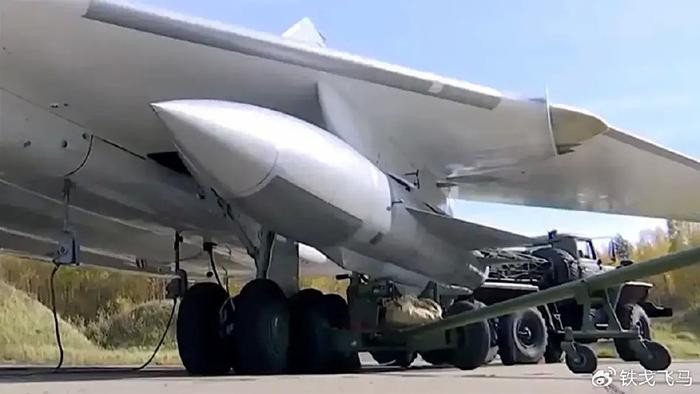 Theo lời Đại tá Yuriy Ignat, kể từ khi nổ ra xung đột Nga-Ukraine, Ukraine chưa từng đánh chặn được tên lửa hành trình Kh-22 nào của Nga, do loại tên lửa chống hạm này có khả năng xuyên phá cực mạnh. 