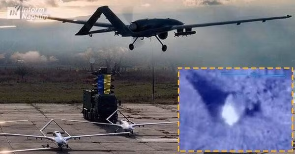 Như vậy, nhờ sự giúp đỡ của trạm chuyển tiếp liên lạc, UAV TB2 có thể hoạt động sau chiến tuyến của Nga, tiến hành các hoạt động trinh sát hành động triển khai quân của Nga, các căn cứ, kho tàng và kịp thời cung cấp tọa độ mục tiêu theo thời gian thực.