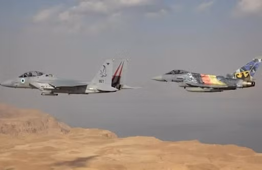 Số F-35 có nhiệm vụ thu thập một lượng lớn thông tin tình báo, để cung cấp cho máy bay chiến đấu thế hệ thứ tư F-15 và F-16 tấn công. IAF đang sử dụng đầy đủ các khả năng mà F-35 sở hữu và kết hợp những khả năng này với vai trò của các máy bay phản lực F-16 và F-15, cũng như các máy bay không người lái (UAV).