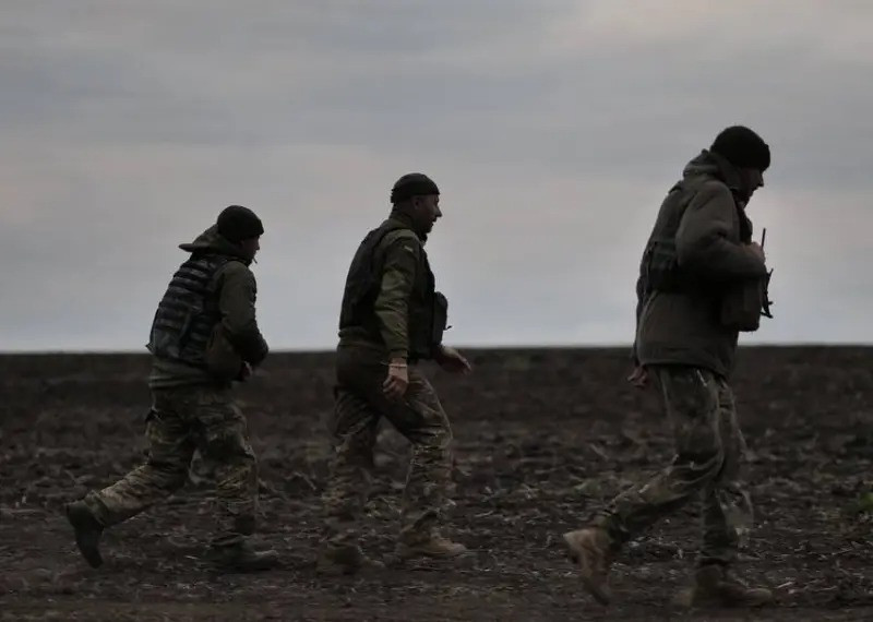 Khi cuộc giao tranh ác liệt giữa Nga và Ukraine đang diễn ra, cuộc gọi điện thoại của Tổng thống Mỹ Donal Trump đã thu hút sự chú ý. Ông Trump được cho là đã gọi điện khẩn cấp cho Tổng thống Nga Putin, để thảo luận về việc chấm dứt xung đột ở Ukraine. Động thái này chắc chắn cho thấy mối quan ngại của Mỹ về tình hình ở Ukraine và nhu cầu cấp thiết phải ngừng bắn. 