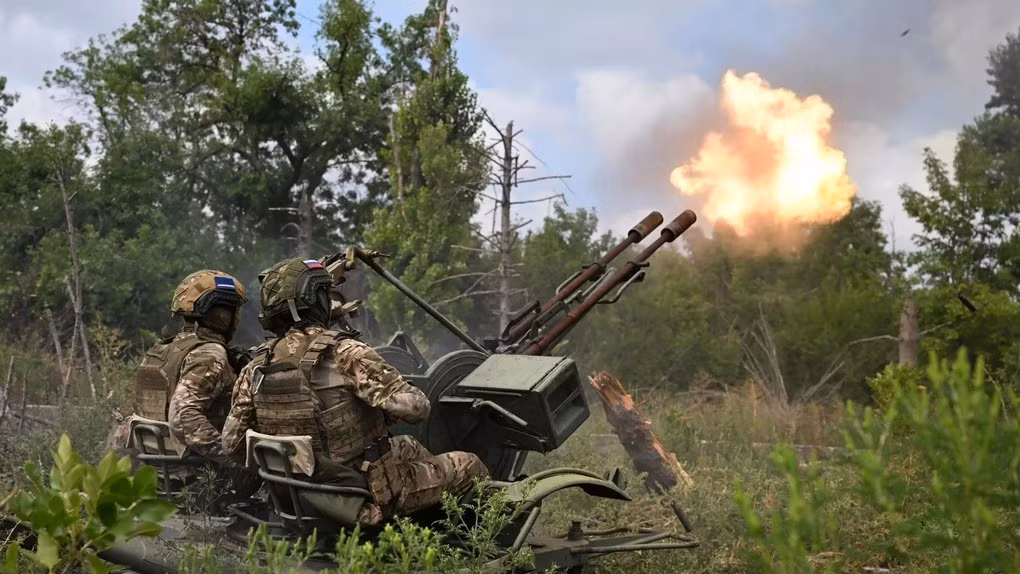 Theo thông tin chiến trường mới nhất, RFAF đã tập hợp 75.000 quân tinh nhuệ tại đây, tạo thành thế bao vây mạnh mẽ, “quây chặt” 11.000 quân còn lại của quân đội Ukraine (AFU). So sánh về sức mạnh giữa hai bên, có thể nhận thấy tình hình của AFU ở Kursk đang rất “tồi tệ”.