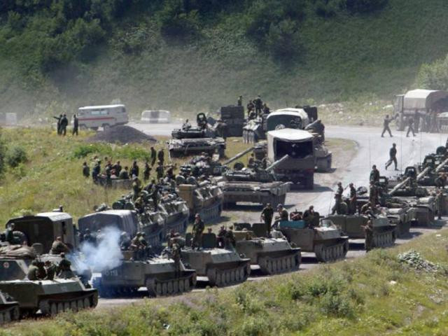 Trong giai đoạn đầu của cuộc xung đột, quân đội Nga đã từng đánh vào thành phố Kiev trong một chiến dịch “chớp nhoáng”. Nhưng Quân đội Ukraine đã rút vào trong thành phố và sẵn sàng chiến đấu trên đường phố với quân đội Nga; 