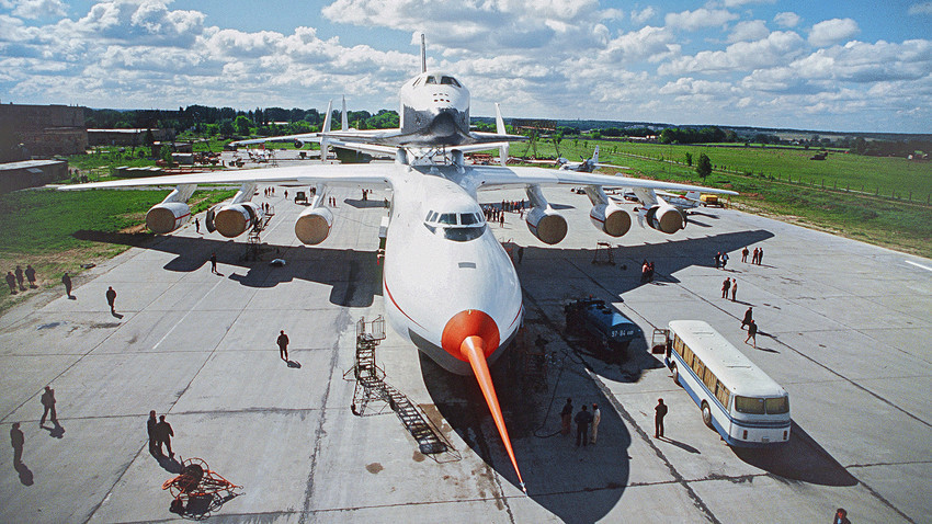 Chương trình An-225 có thể sẽ được hồi sinh, khung máy bay thứ hai đã được chế tạo 60-70% có thể sẽ được hoàn thiện, hoặc sử dụng các công nghệ của nó để phát triển một loại máy bay hạng nặng hiện đại hơn, có thể có kích thước tương tự nhưng chi phí hoạt động thấp hơn - đó là một thiếu sót lớn của phiên bản gốc.