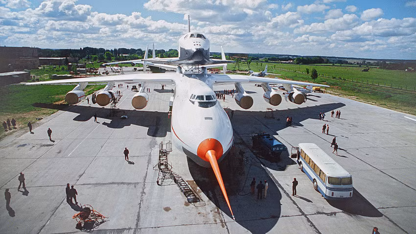 Chương trình An-225 có thể sẽ được hồi sinh, khung máy bay thứ hai đã được chế tạo 60-70% có thể sẽ được hoàn thiện, hoặc sử dụng các công nghệ của nó để phát triển một loại máy bay hạng nặng hiện đại hơn, có thể có kích thước tương tự nhưng chi phí hoạt động thấp hơn - đó là một thiếu sót lớn của phiên bản gốc.