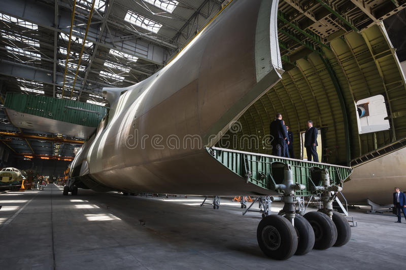 Trung Quốc cũng đã từng đưa ra đề nghị hỗ trợ Ukraine tiếp tục hoàn thành chiếc máy bay thứ hai, tuy nhiên áp lực của phương Tây buộc Kiev phải hạn chế hợp tác với Trung Quốc trong các công nghệ nhạy cảm đã khiến cho chương trình An-225 mãi mãi dừng lại.